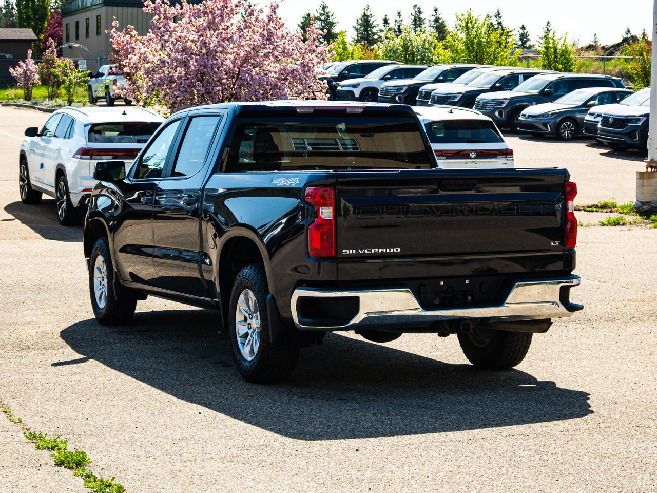 2023 Chevrolet Silverado 1500 4WD Crew Cab 147 LT Black Sherwood Park - photo #10