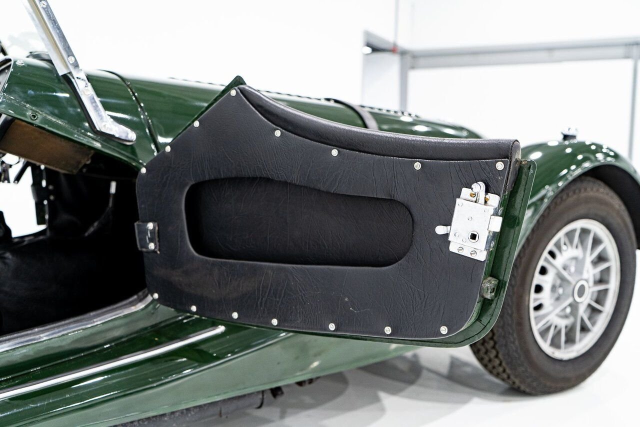 Morgan Plus 8 Unrestored with only 7137km (4435miles) | PRIX EN USD 1970 Vert Montréal - photo #8