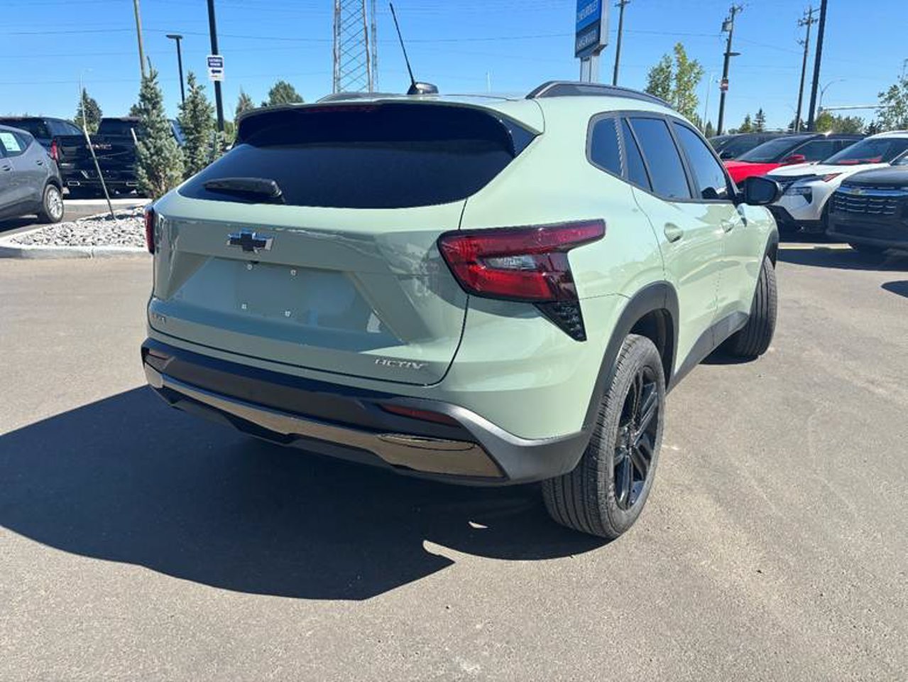 2025 Chevrolet Trax FWD 4dr ACTIV Green Sherwood Park - photo #4