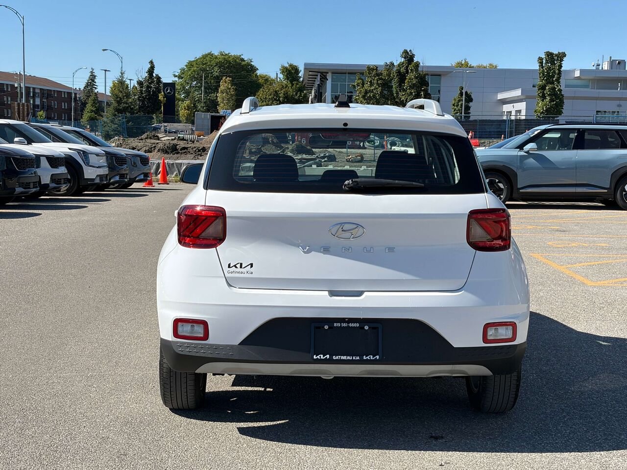 2021 Hyundai Venue White Gatineau - photo #4