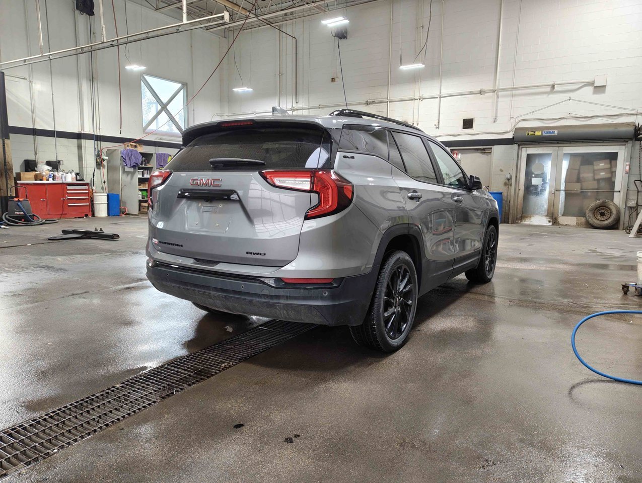 2024 GMC Terrain AWD 4dr SLE Grey Sherwood Park - photo #5