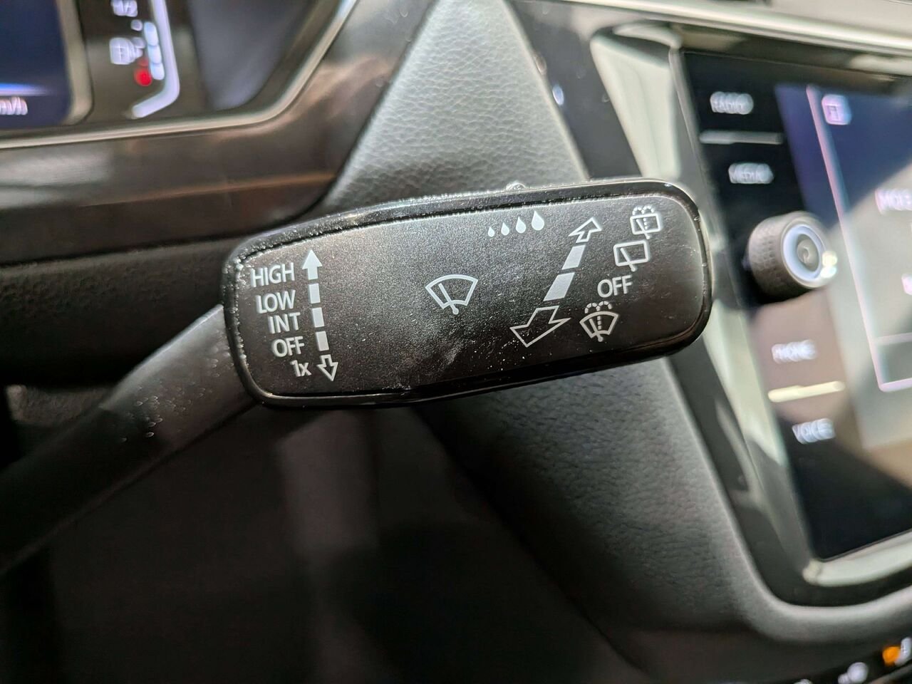 2022 Volkswagen Tiguan Highline R-Line 4MOTION Black Mirabel - photo #22