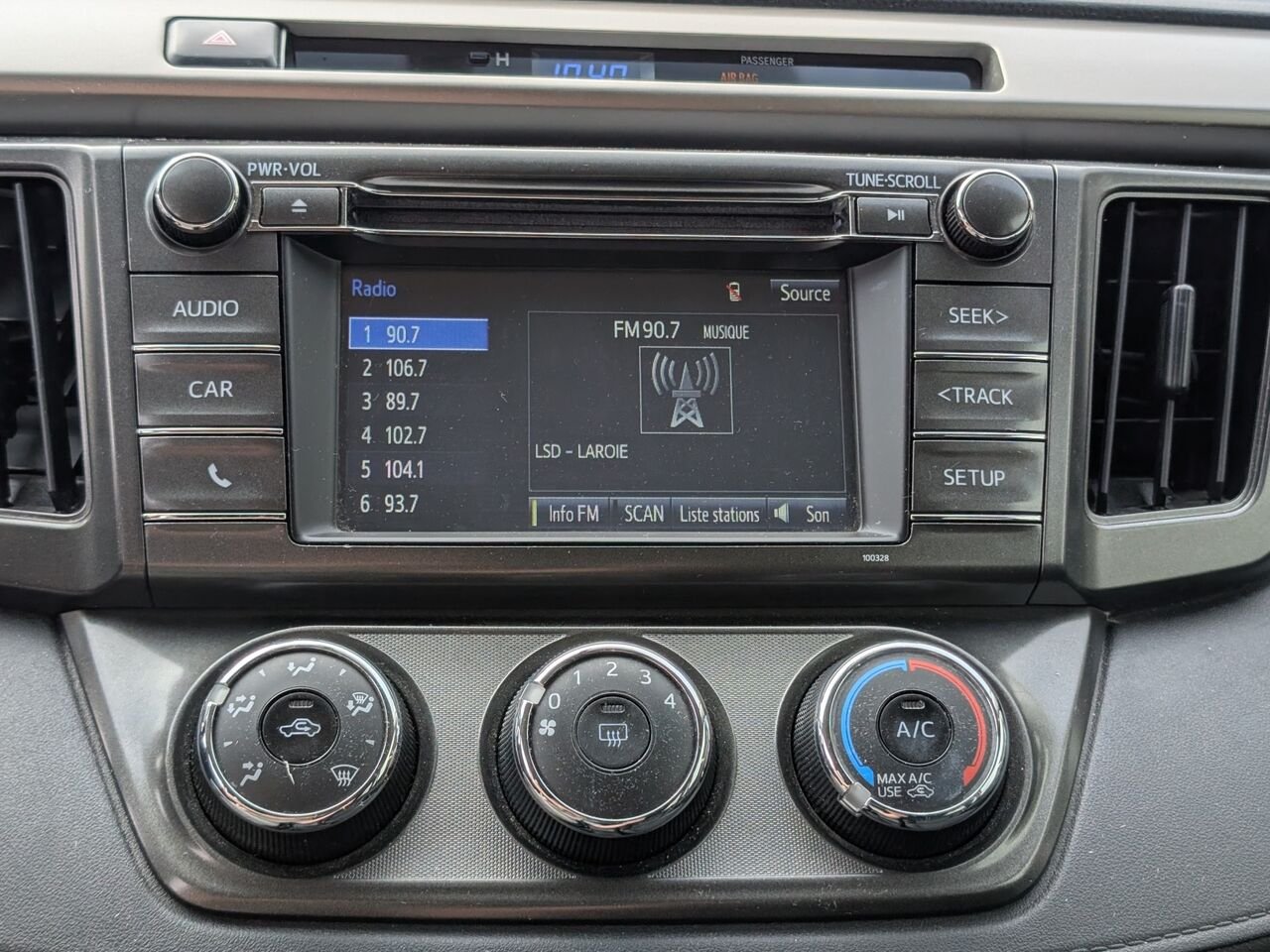 Toyota RAV4 LE/SIÈGES CHAUFFANTS/CAMÉRA DE RECUL/BLUETOOTH/AC/ 2015 Rouge Sherbrooke - photo #9