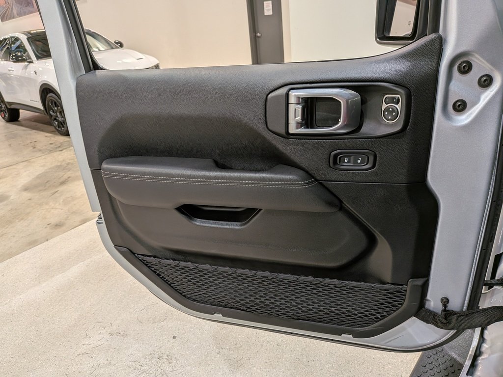 2023 Jeep Wrangler 4xe Sahara 4 Door 4x4 Silver Val-David - photo #33