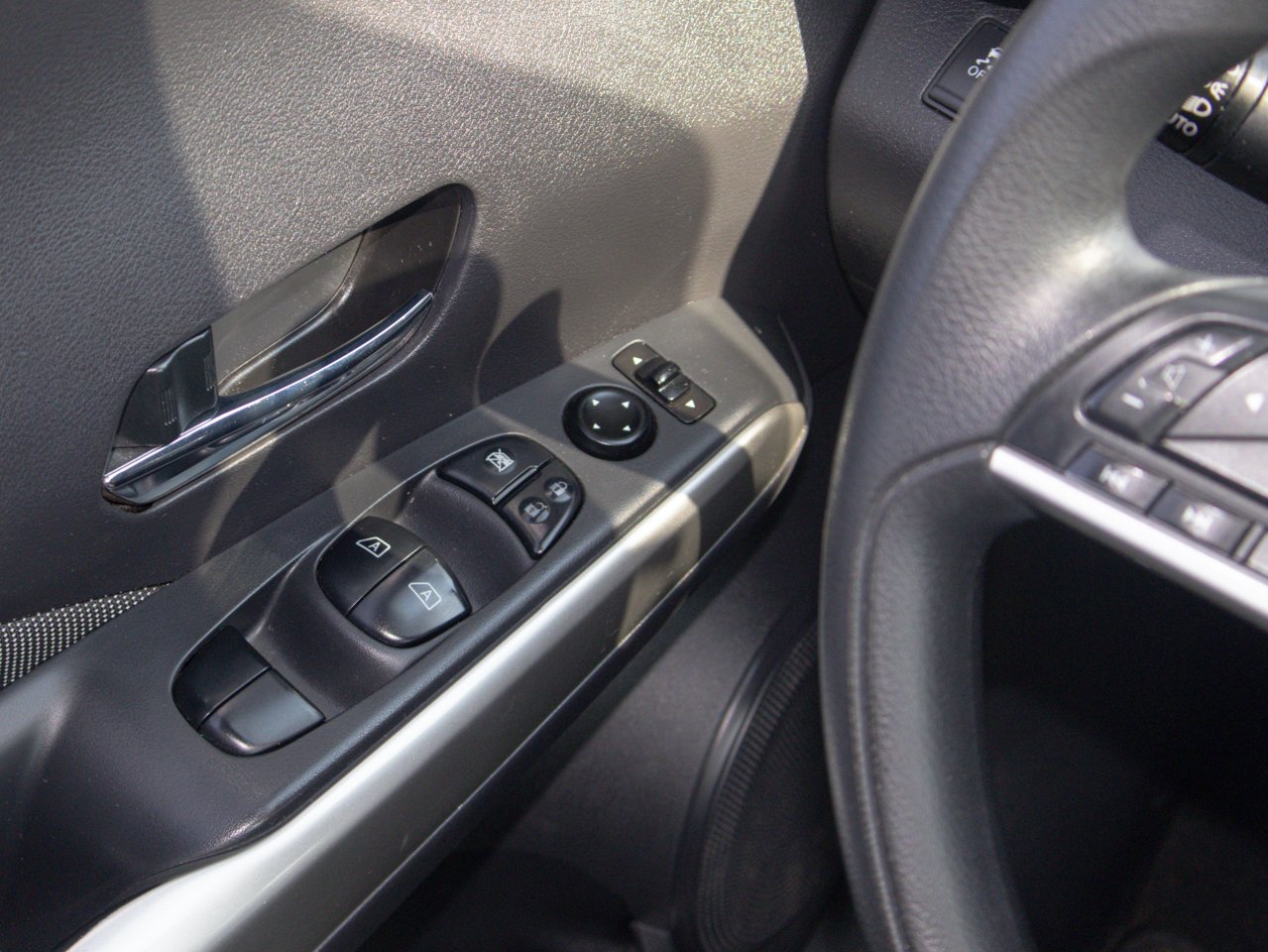 2019 Nissan Kicks SV FWD White Sherwood Park - photo #17