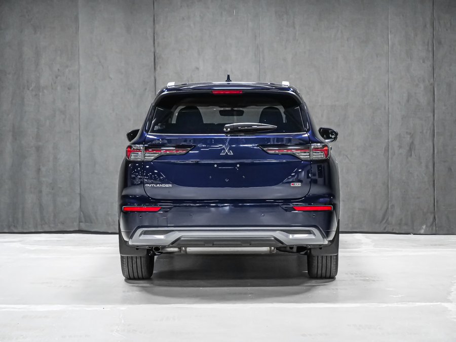 2026 Mitsubishi Outlander Cosmic Blue