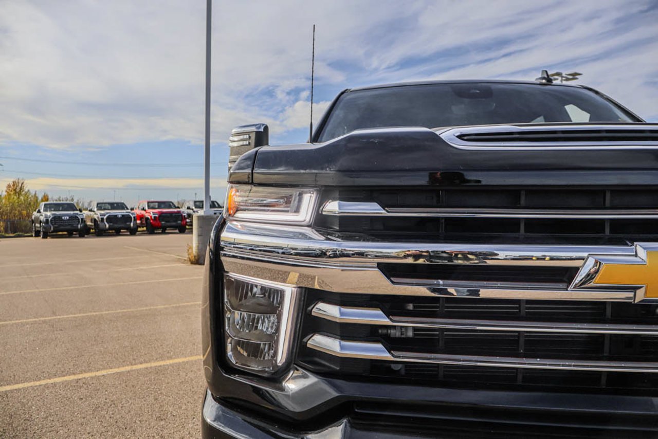 2022 Chevrolet Silverado 3500HD 4WD Crew Cab 159 High Country Black Sherwood Park - photo #10