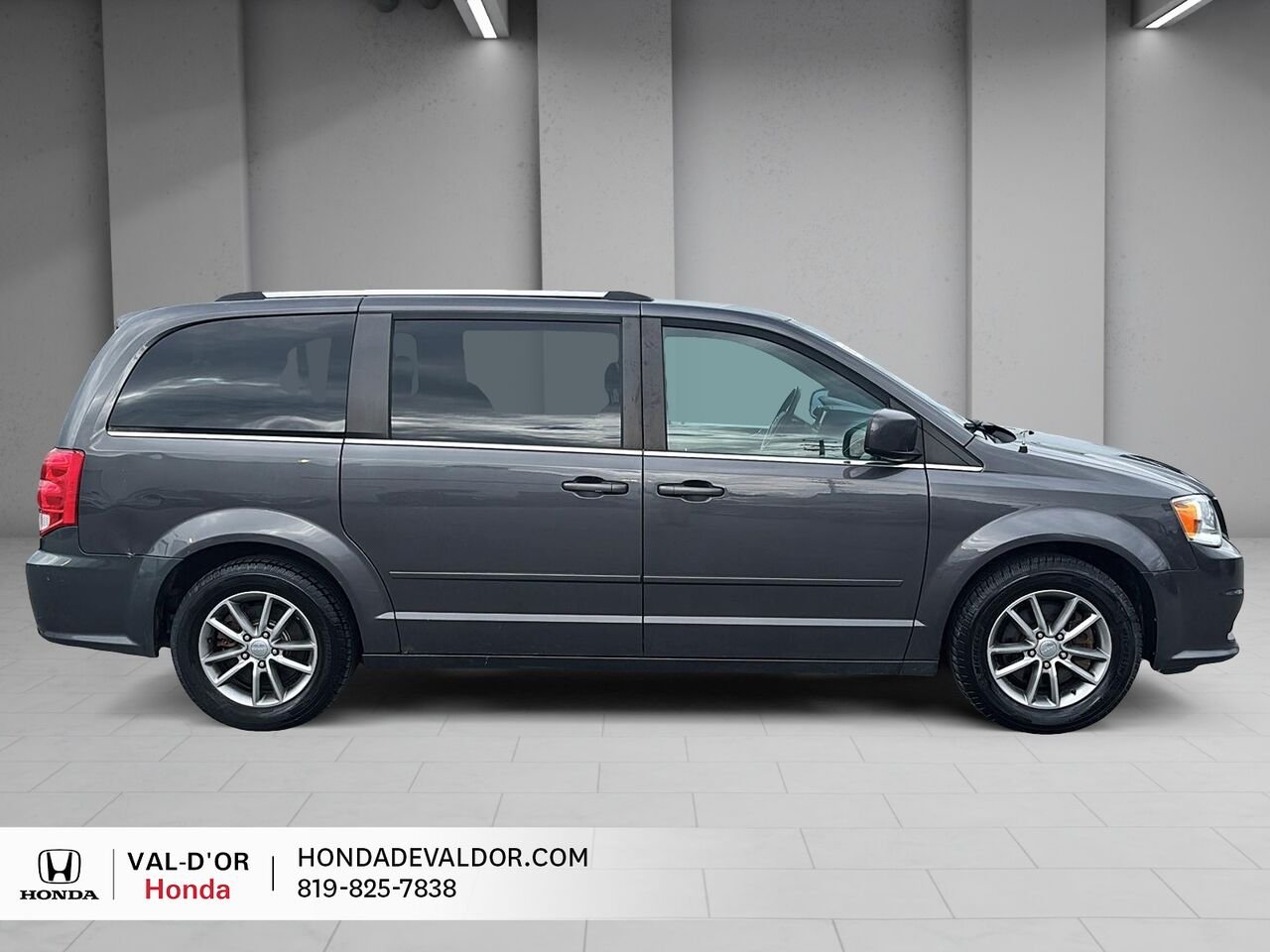 2015 Dodge Grand Caravan SXT Premium Plus fourgonnette de tourisme 4 portes Billet Metallic Val-d'Or - photo #4