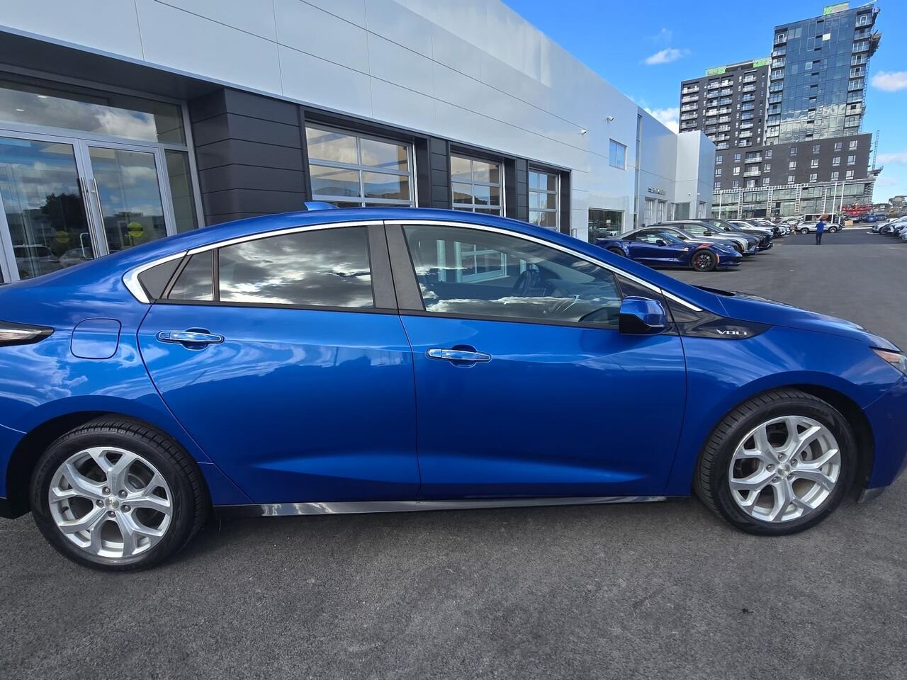 2017 Chevrolet Volt Premier Blue Laval - photo #3
