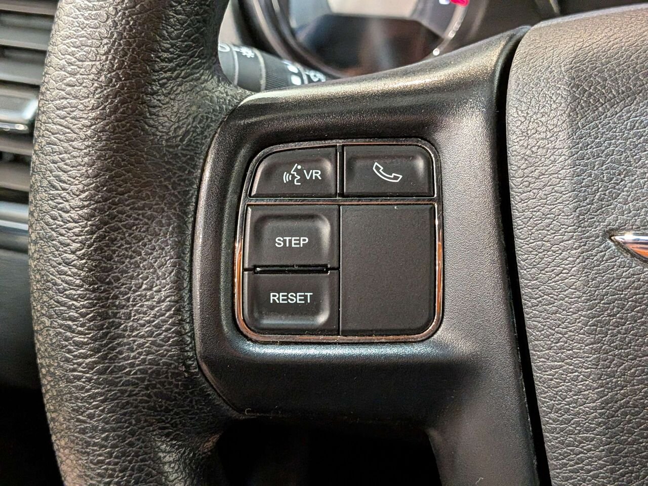 2013 Chrysler 200 4dr Sdn LX Silver Val-David - photo #13