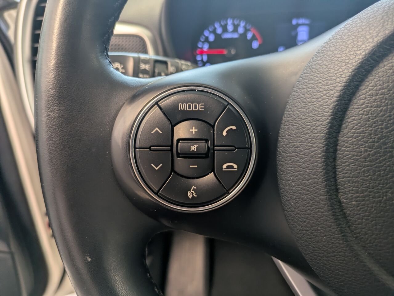 2022 Kia Soul White Gatineau - photo #5