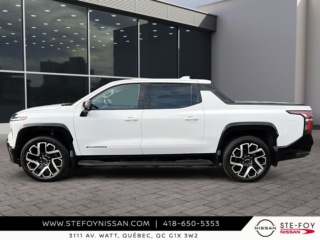 2024 Chevrolet Silverado EV RST CREW CAB autonomie 700km White Ste-Foy - photo #4