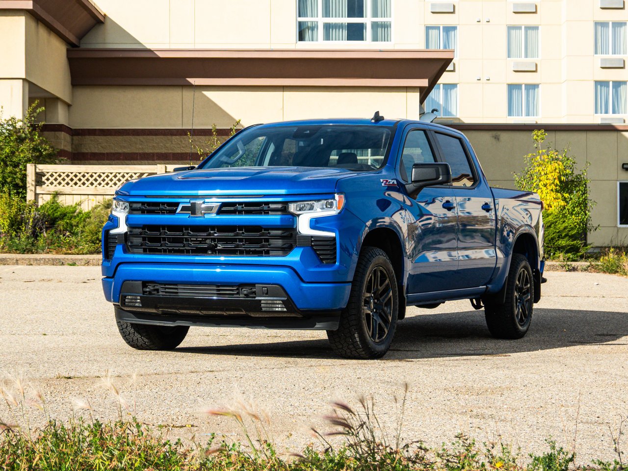 2022 Chevrolet Silverado 1500 4WD Crew Cab 147 RST Blue Sherwood Park - photo #3