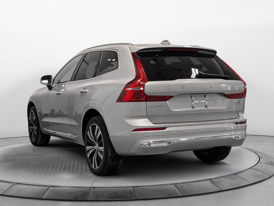 VOLVO XC60 Ultimate Bright Theme AWD Toit Pano Sièges Chauffants 2023 Gris