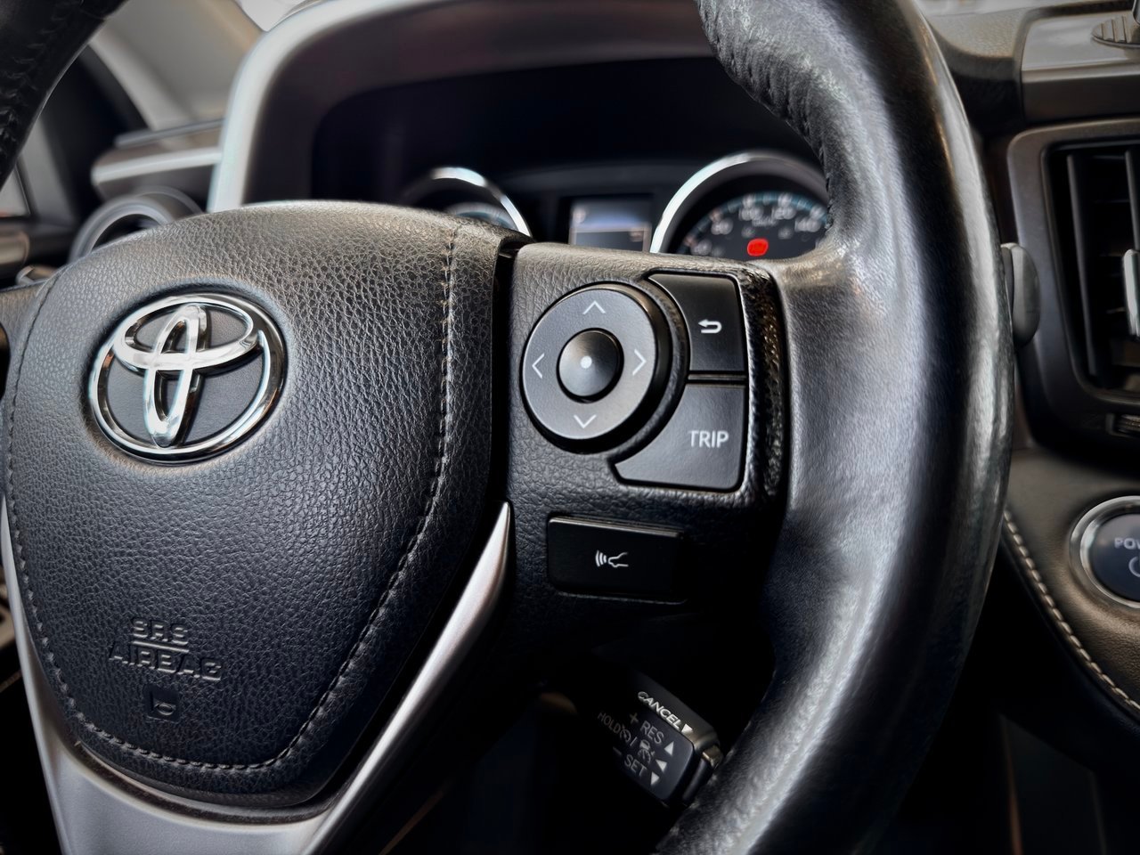 2017 Toyota RAV4 Hybrid Silver Notre-Dame-des-Prairies - photo #26
