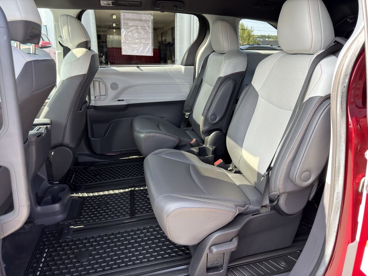 2022 Toyota Sienna Red Thetford Mines - photo #12