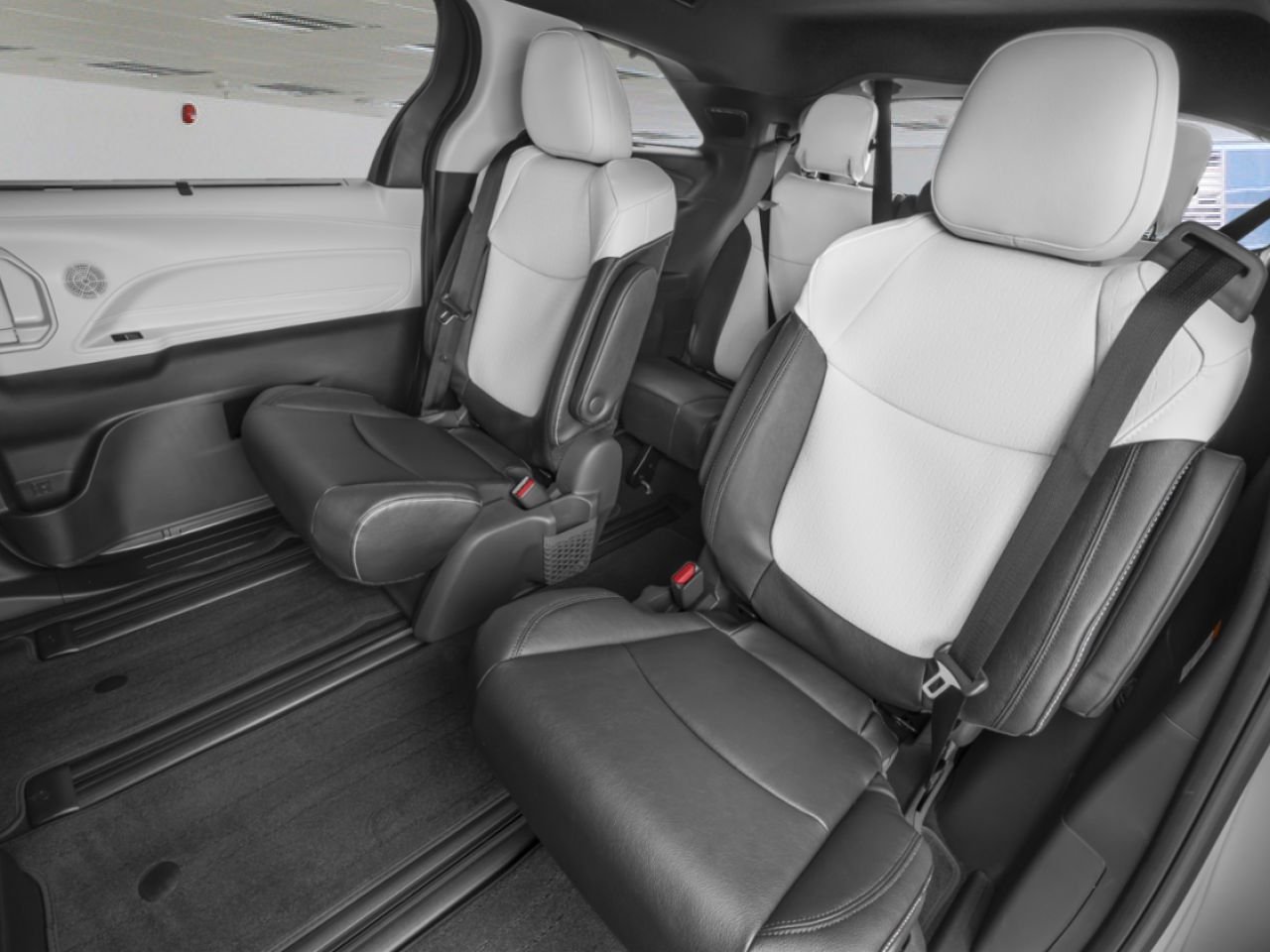 2026 TOYOTA Sienna 18 Inch Alloys, Sunroof, All Wheel Drive, Kick Sensor Power Rear Door, White Mississauga - photo #7