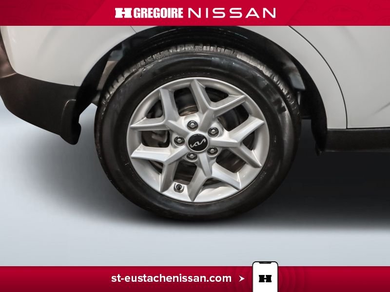 2022 Kia Soul White Saint-Eustache - photo #13