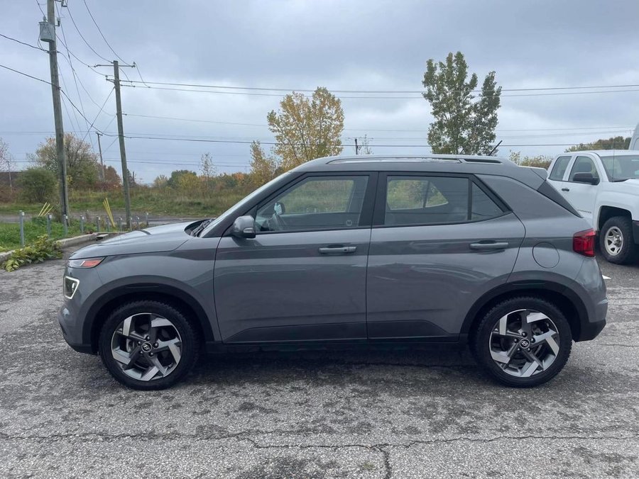 Hyundai Venue Ultimate IVT avec intérieur noir - BANCS CHAUFFANTS - VOLANT CHAUFFANT - BAS KILOMÉTRAGE 2023 Gris