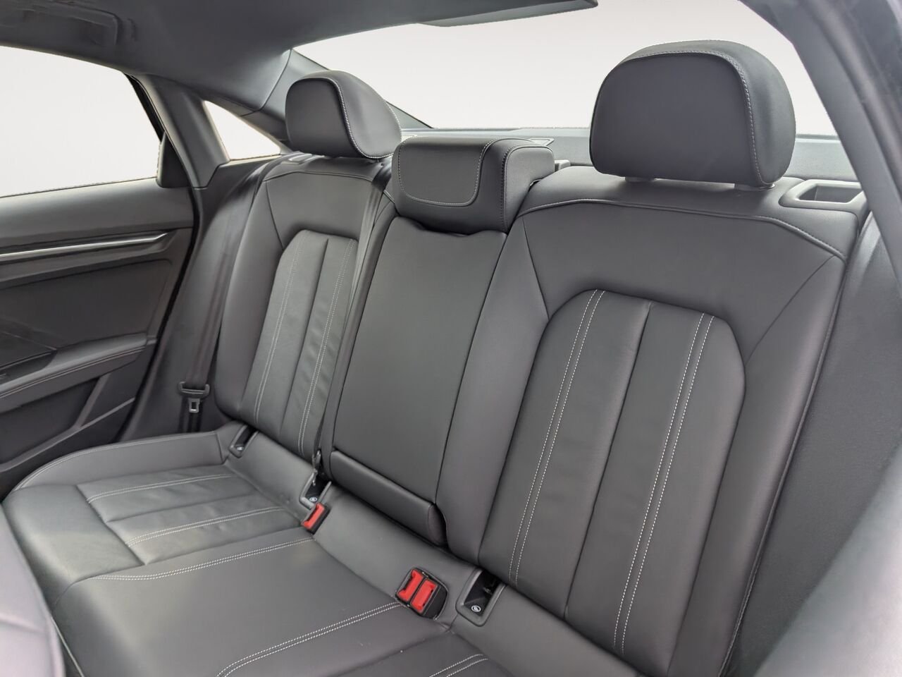 Audi A3 berline FRONT TRAK/SIÈGES CHAUFFANTS/TOIT OUVRABT/AC BIZONE/SIÈGES EN CUIR/CAMÉRA DE RECUL/BLUETOOTH 2026 Noir Sherbrooke - photo #7
