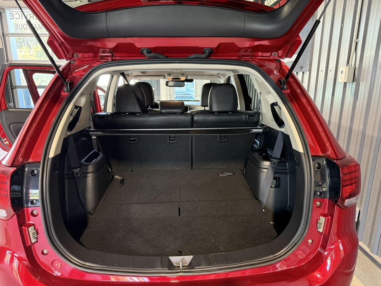 2020 Mitsubishi Outlander Red Rouyn-Noranda - photo #9