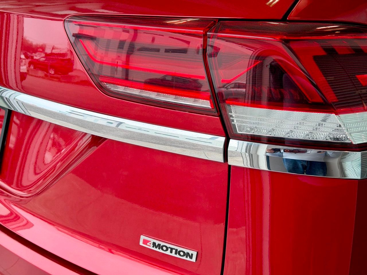 2021 Volkswagen Atlas Cross Sport Red Notre-Dame-des-Prairies - photo #13