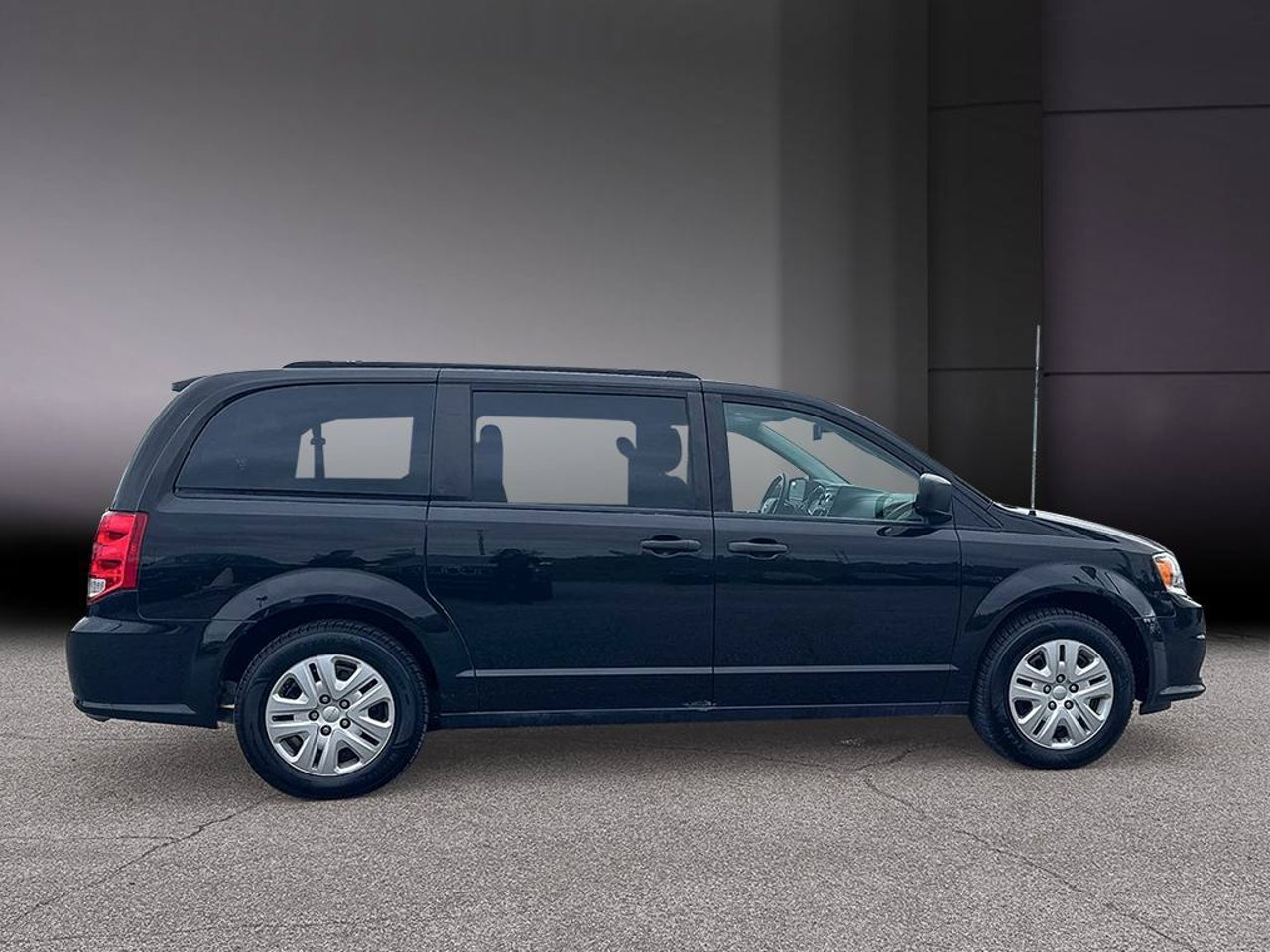 2019 Dodge Grand Caravan 2C4RDGBGXKR526871 Black Mirabel - photo #5