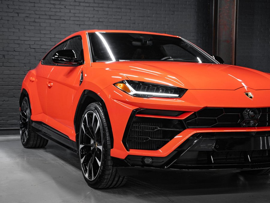 2022 Lamborghini Urus 2022 Orange