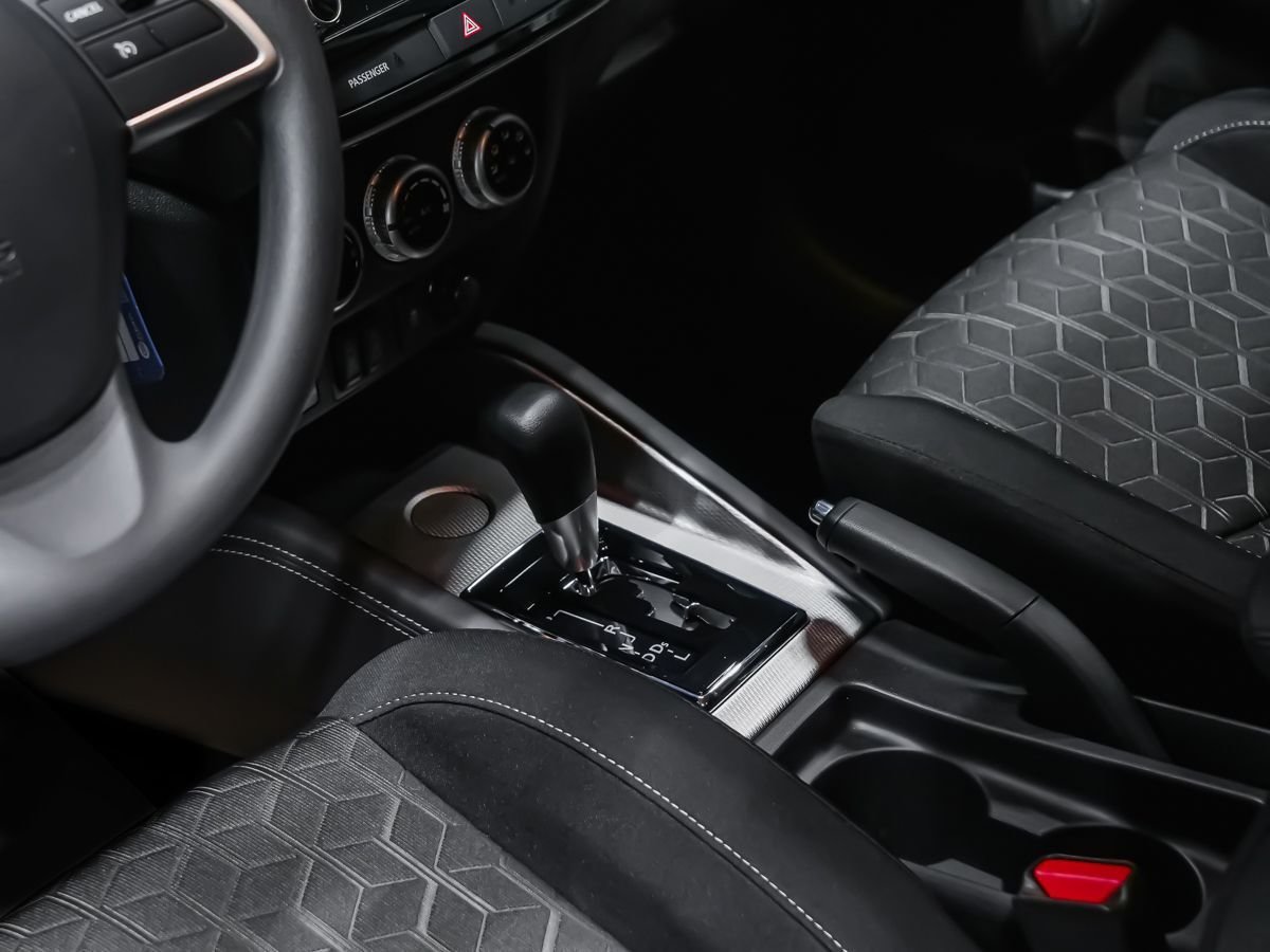 2026 Mitsubishi RVR SE White Diamond Montreal - photo #10