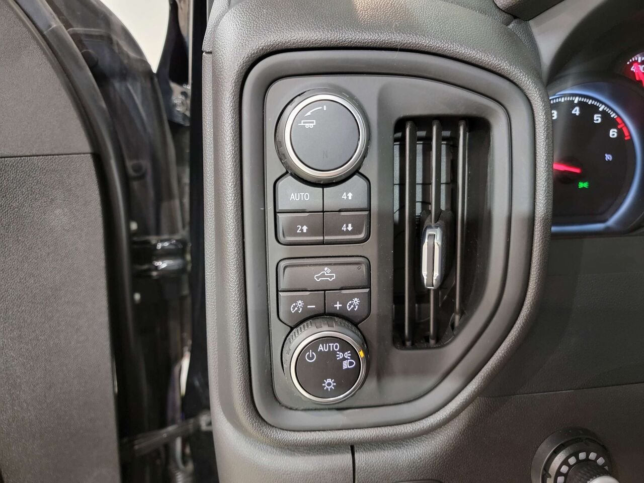 2022 Chevrolet Silverado 1500 LTD 4WD Crew Cab 157" Custom Trail Boss Black Val-David - photo #27
