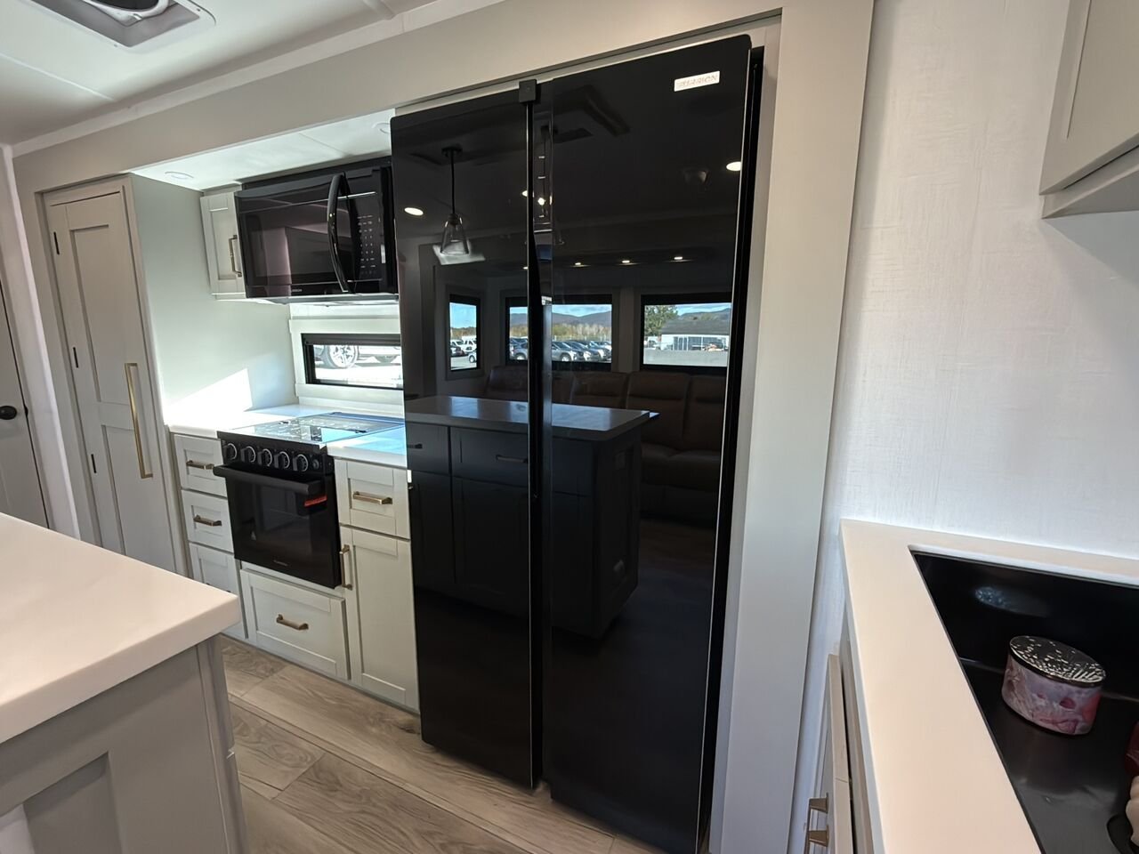 2025 BRINKLEY Z295 | ACCOMODATION White Granby - photo #17