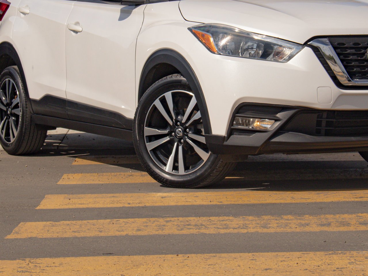 2019 Nissan Kicks SV FWD White Sherwood Park - photo #5