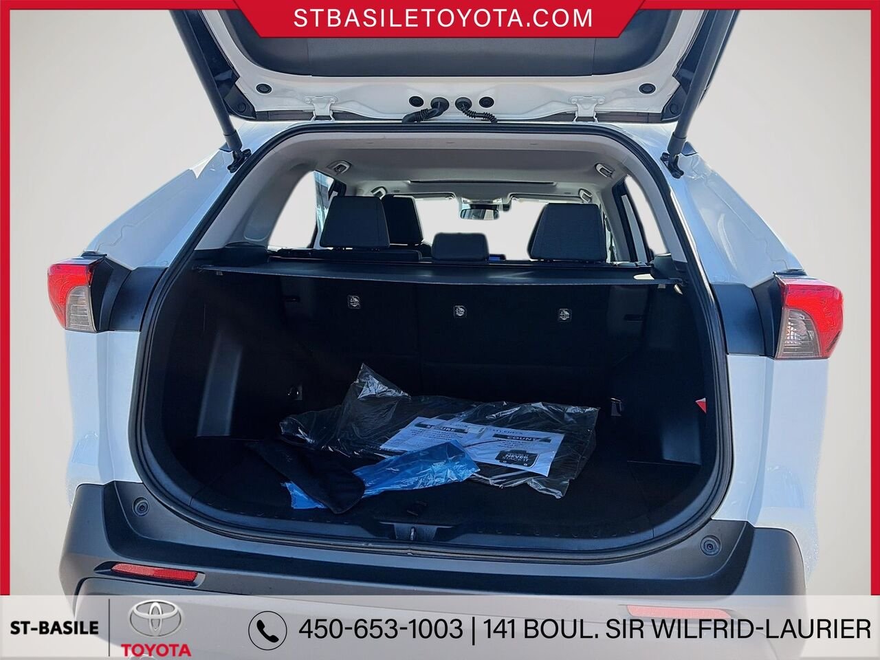 2025 TOYOTA RAV4 Hybrid White Saint-Basile-le-Grand - photo #8