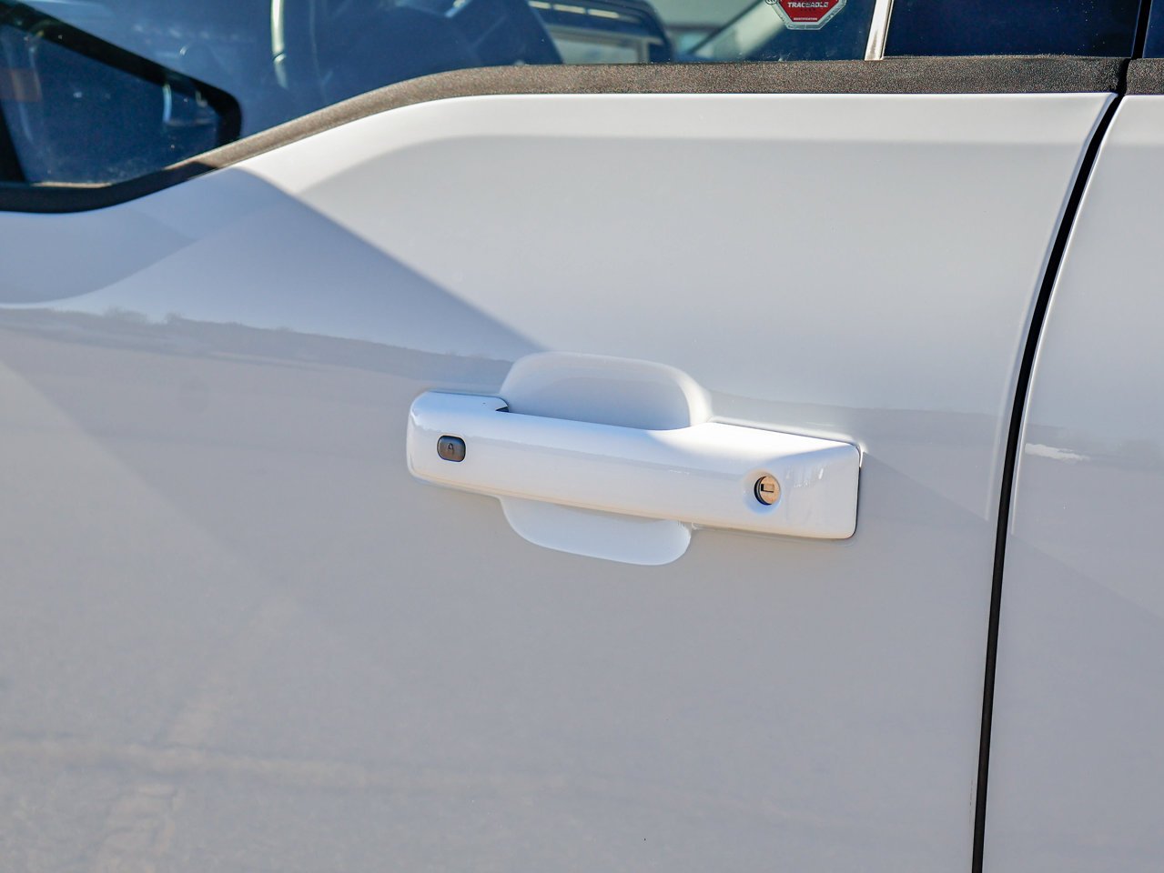 2022 Ford F-150 LARIAT 4WD SuperCrew 5.5' Box White Sherwood Park - photo #8