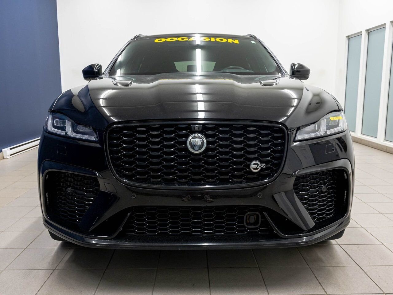 2025 Jaguar F-PACE P575 SVR EDITION AWD V8 *TOIT* NAV SIÈGES VENTIL Black Saint-Jérôme - photo #4