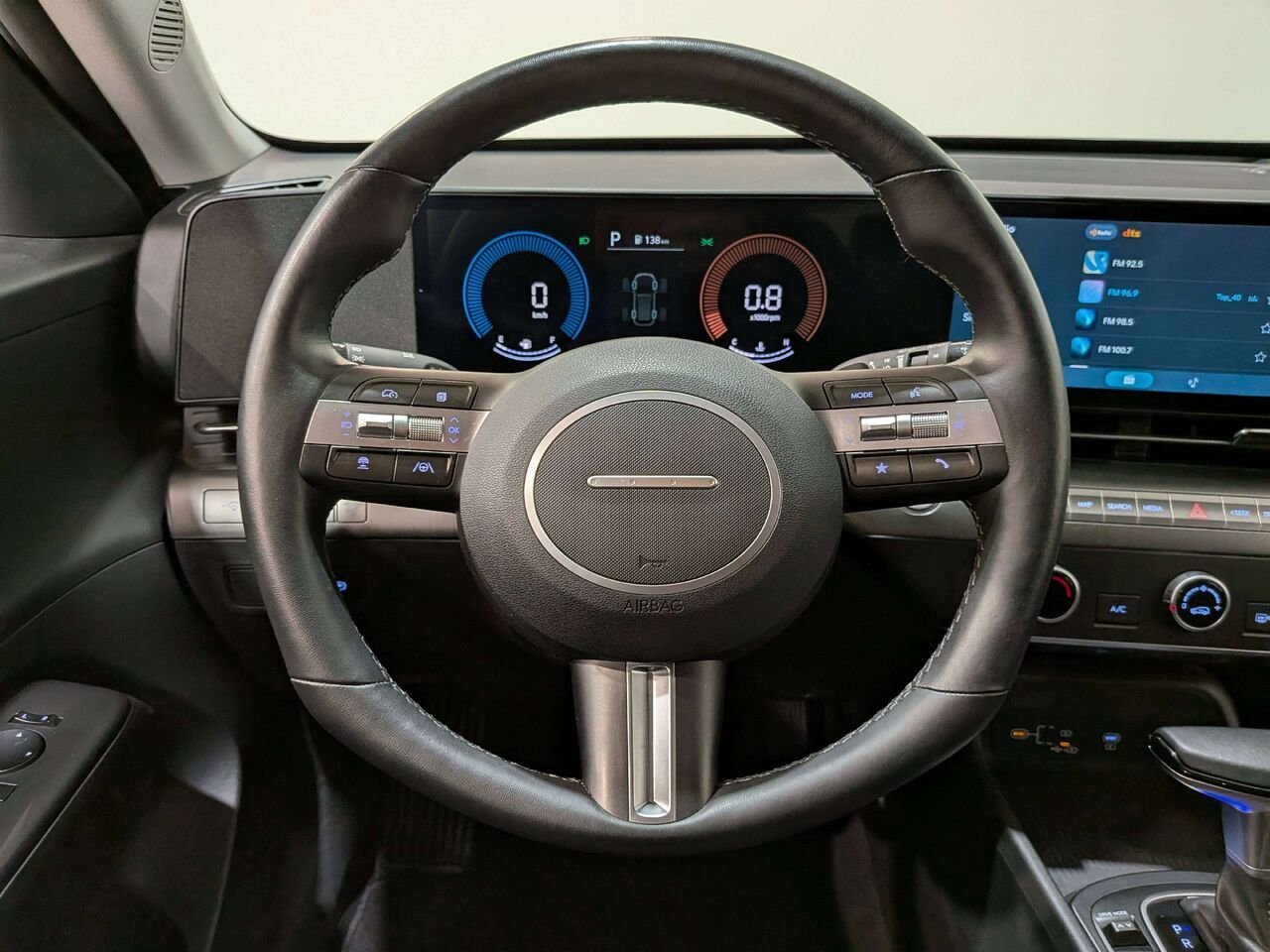 2025 Hyundai Kona 2.0L Preferred AWD Grey Val-David - photo #12
