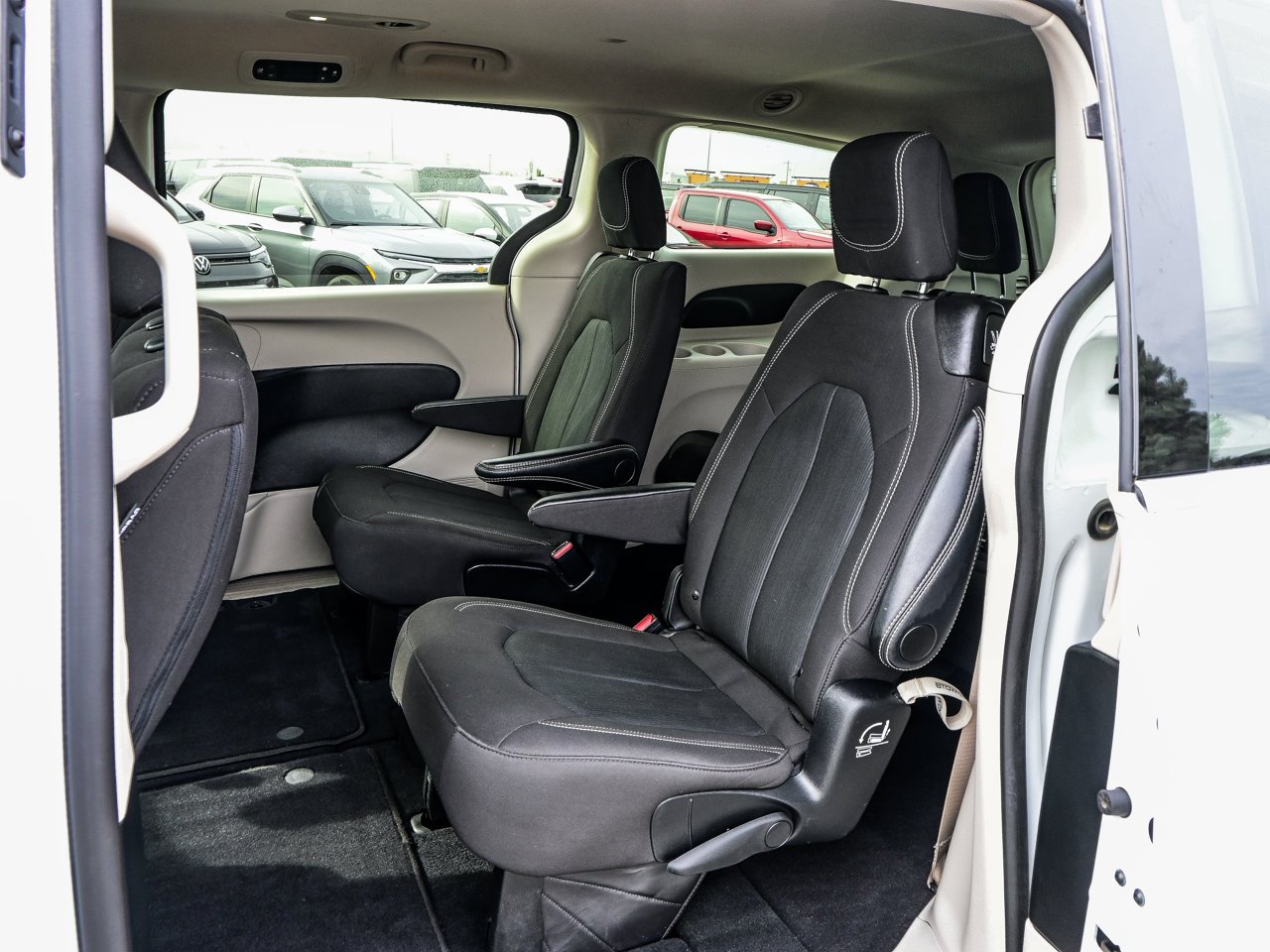 2024 Chrysler Grand Caravan SXT 2WD White Sherwood Park - photo #29