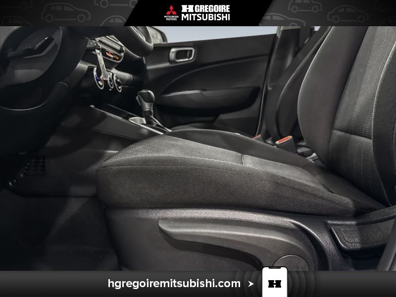 2025 Hyundai Venue White Laval - photo #14