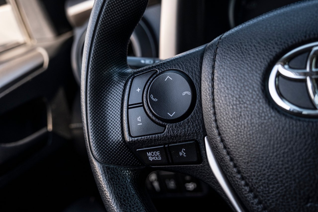2018 Toyota RAV4 Grey Gatineau - photo #14