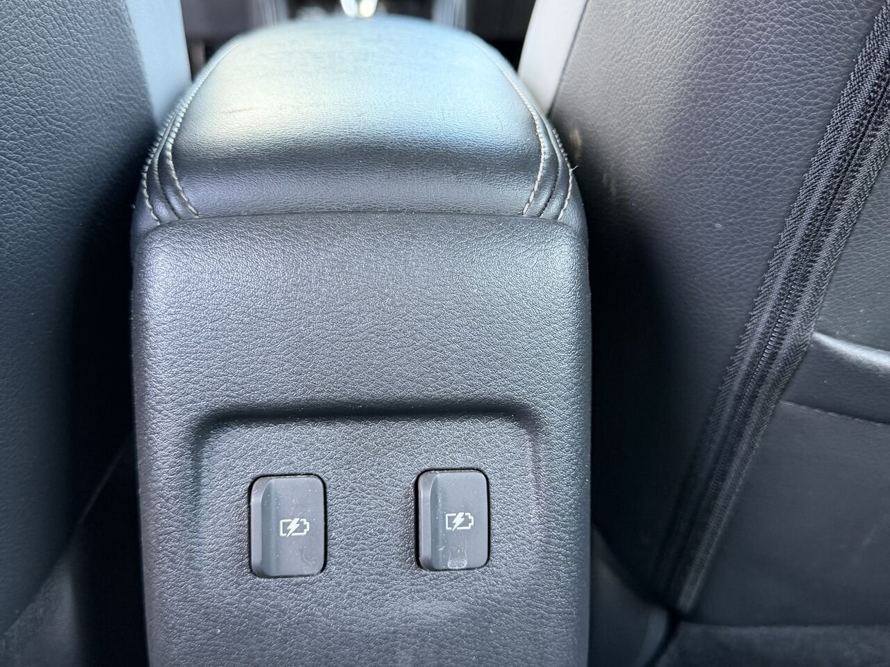 2023 Nissan Kicks SR PRIVILÈGE White Châteauguay - photo #10