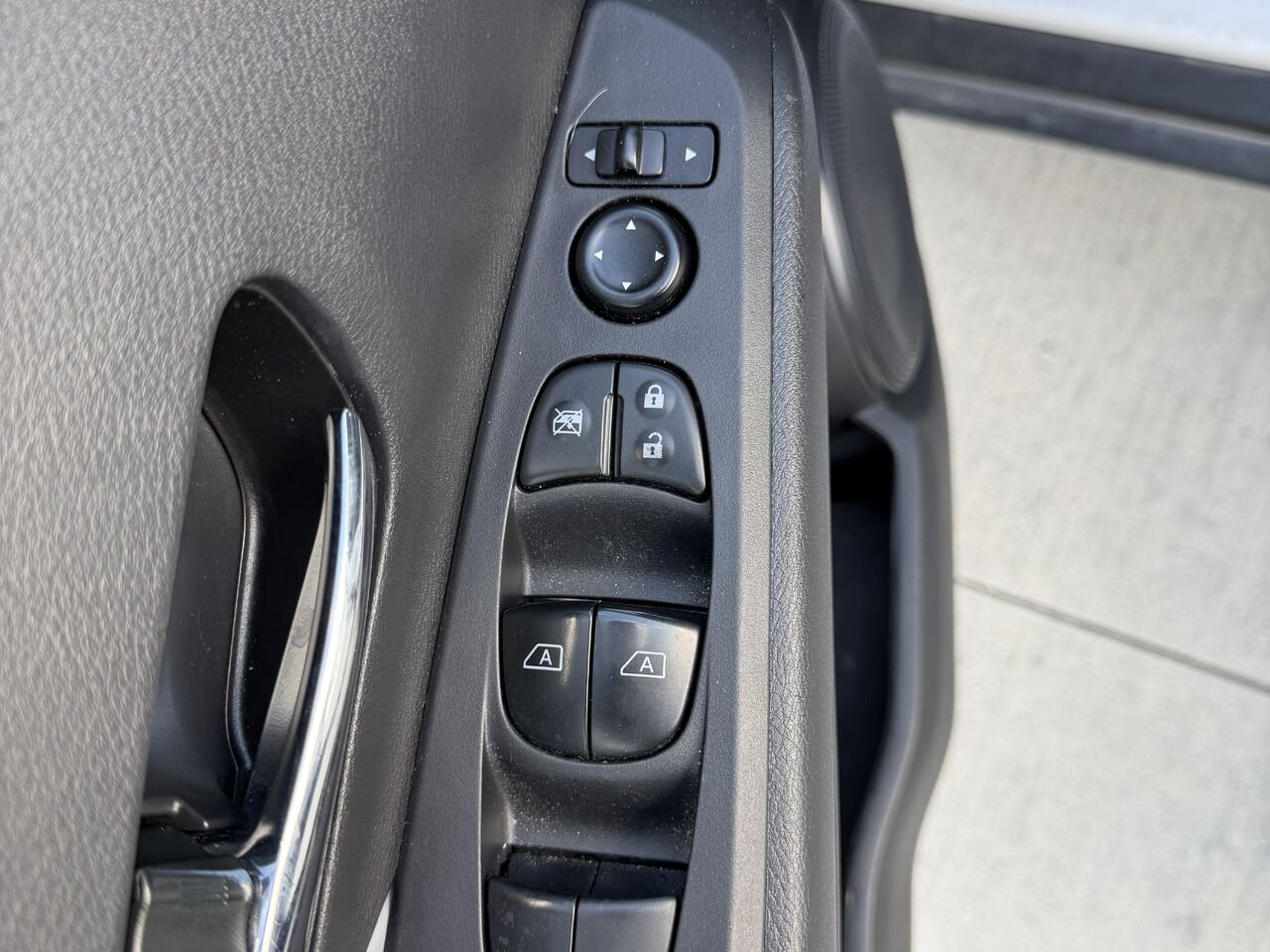 2023 Nissan Kicks SR PRIVILÈGE White Châteauguay - photo #12