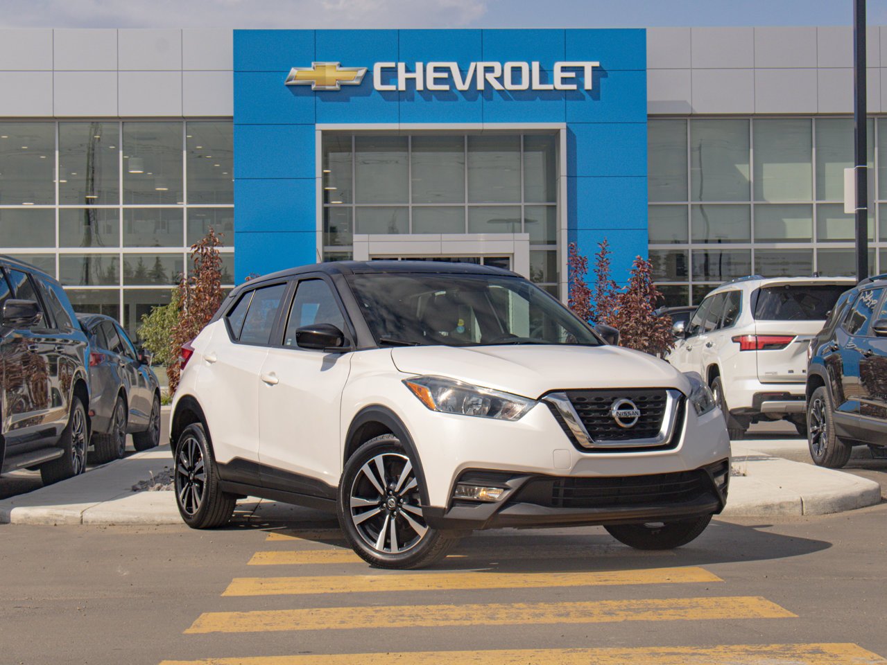 2019 Nissan Kicks SV FWD White Sherwood Park - photo #1