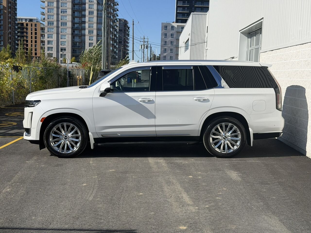 2023 Cadillac Escalade PREMIUM LUXURY AWD FINANCEMENT À PARTIR 3.99% White Laval - photo #1