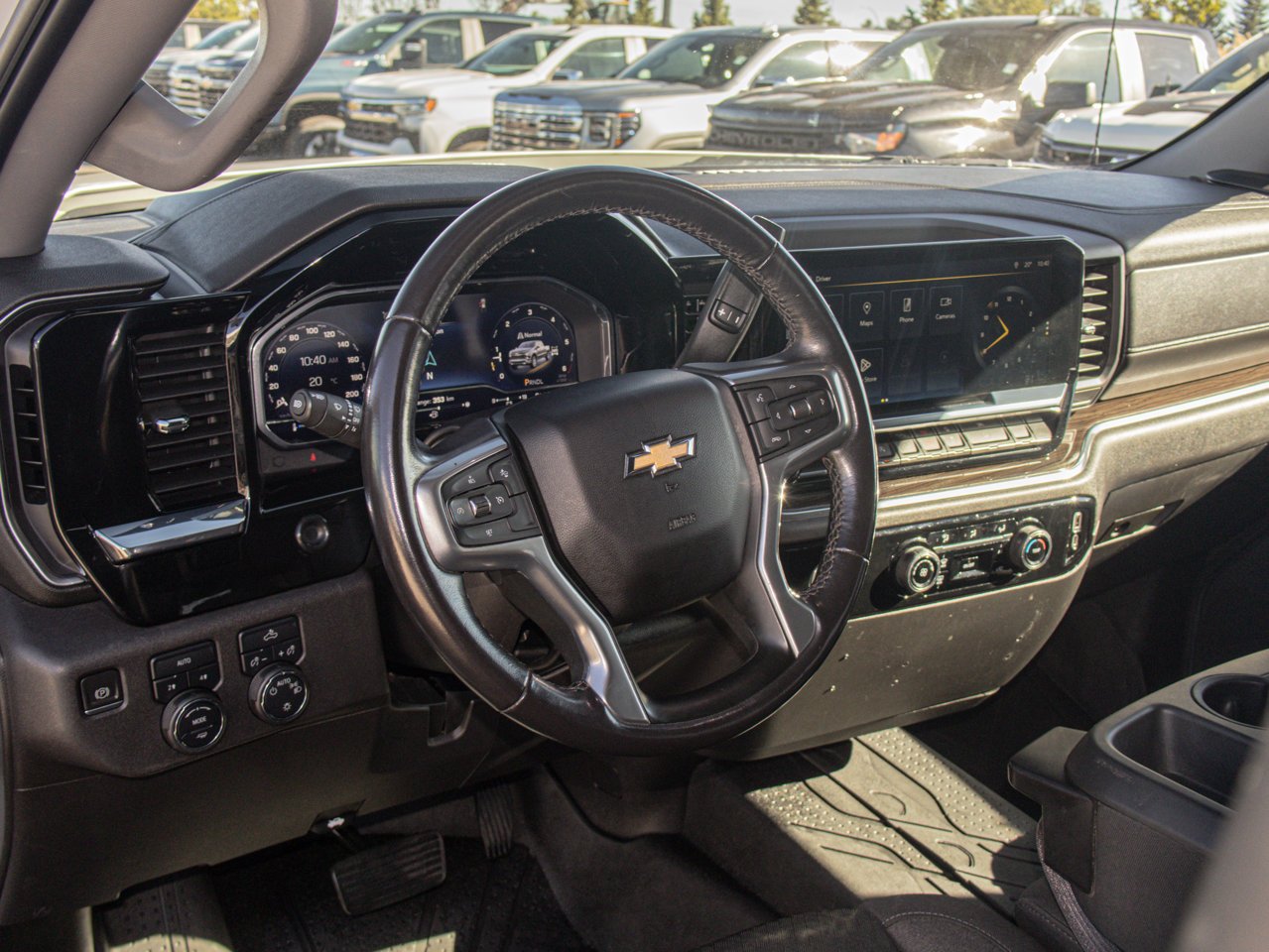 2023 Chevrolet Silverado 1500 4WD Crew Cab 147 LT White Sherwood Park - photo #19