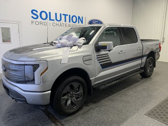 Ford F-150 Lightning LARIAT LARIAT cabine SuperCrew 4RM caisse de 5,5 pi 2023 Argent