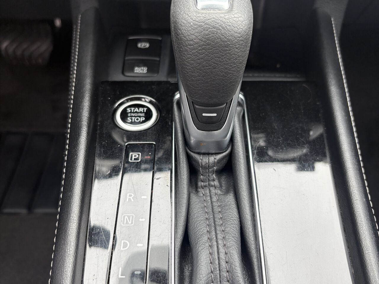 2024 Nissan Kicks SR Black Mont-Laurier - photo #16