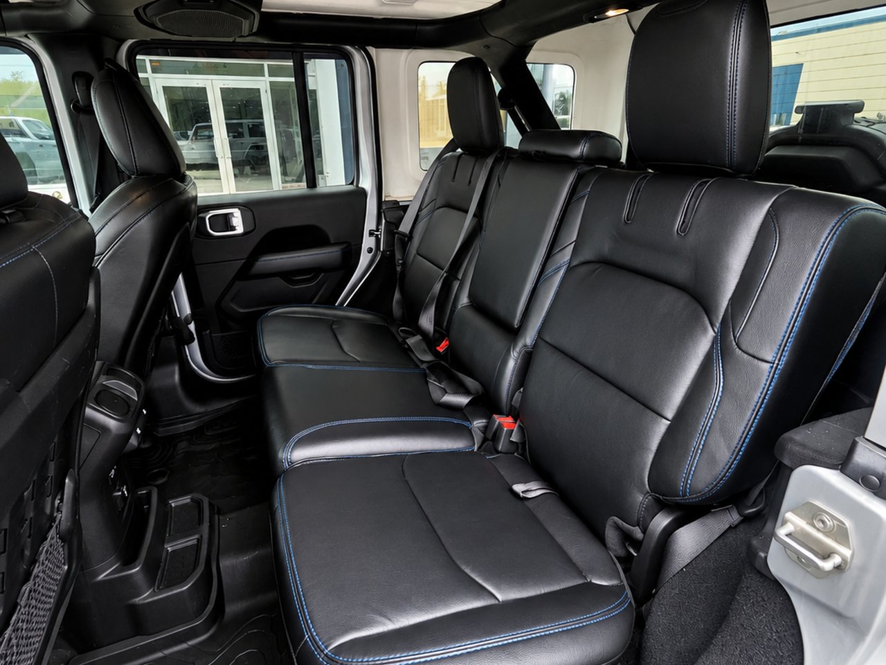 2022 Jeep Wrangler 4xe RUBICON Silver Granby - photo #14