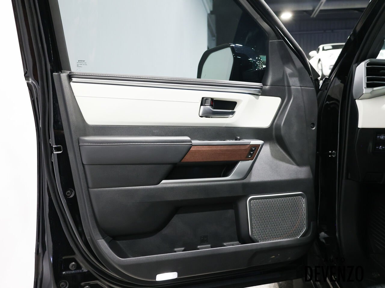 2025 Toyota Sequoia Black Saint-Eustache - photo #11
