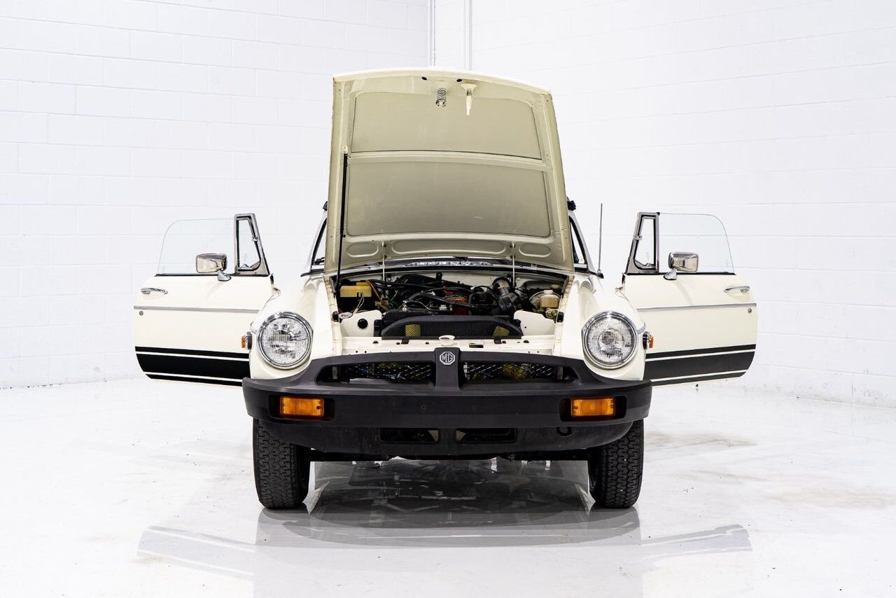 MG B Beautifully presented from former complete restoration 1979 Blanc Montréal - photo #30