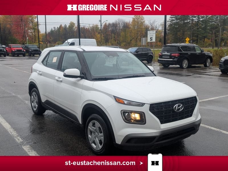 2023 Hyundai Venue White Laval - photo #0